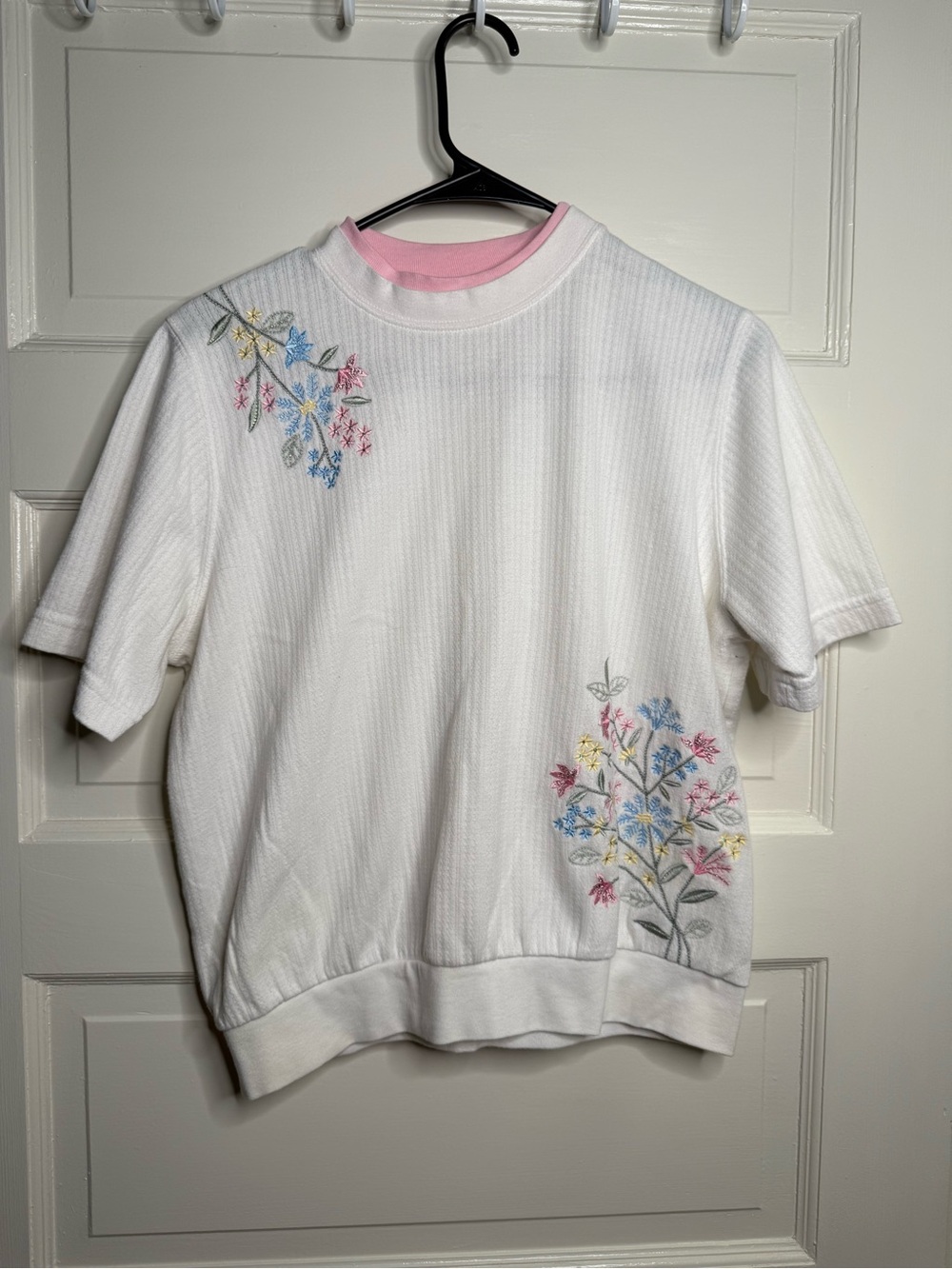 Vintage BonWorth Embroidered Floral Sweatshirt with Pink Neckline